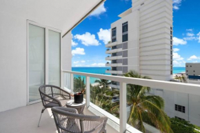 FontaineBleau Resort, with Balcony 10 min from SoBe